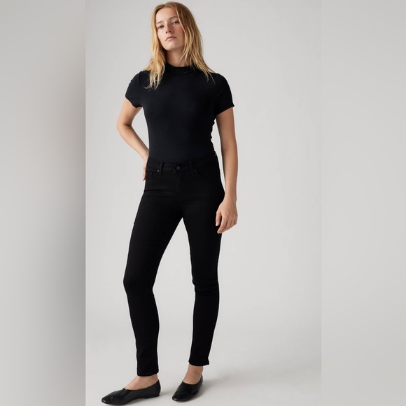 Levi's Woman’s   black Skinny Jeans in Black size 18W NWT - Picture 1 of 8